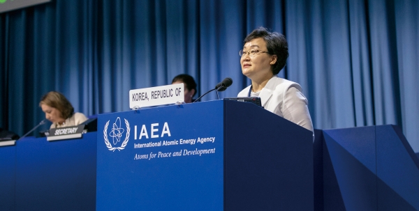 문미옥 과기정통부 차관이 9월 16일 오스트리아 비엔나 국제원자력기구(IAEA) 본부에서 열린 제63차 국제원자력기구(IAEA) 정기 총회에서 일본 후쿠시마 원전오염수의 처리 방안을 국제사회가 마련해야 한다고 촉구했다.