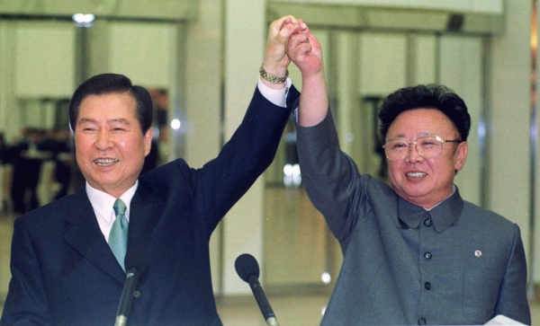 6·15 공동선언에서 나오는 낮은단계 연방제를 북한은 김정일 장군의 통일방안이라 선전한다.