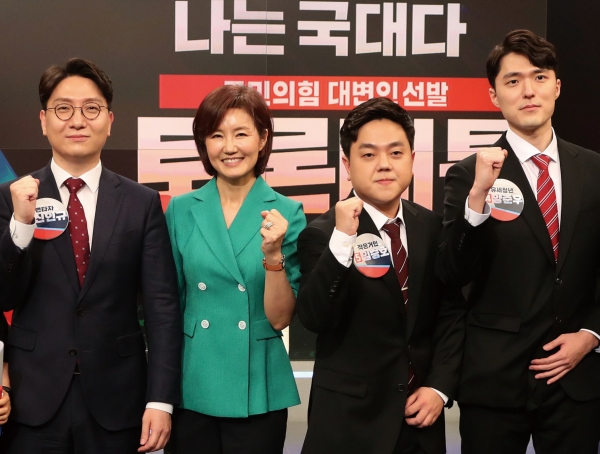 국민의힘 대변인 선발 토론 대결 4강전에서 김연주 부대변인(왼쪽에서 두번째)