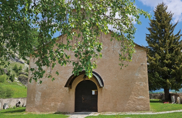 실스 마리아 마을 입구에 있는 성당이다.