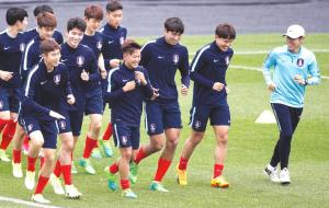 한국축구, ‘아시아의 맹주’ 환상 버려라