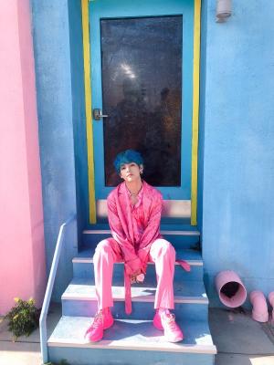 [아이돌정보] 방탄소년단 뷔, '핑크' 색상에 대한 애정 드러내
