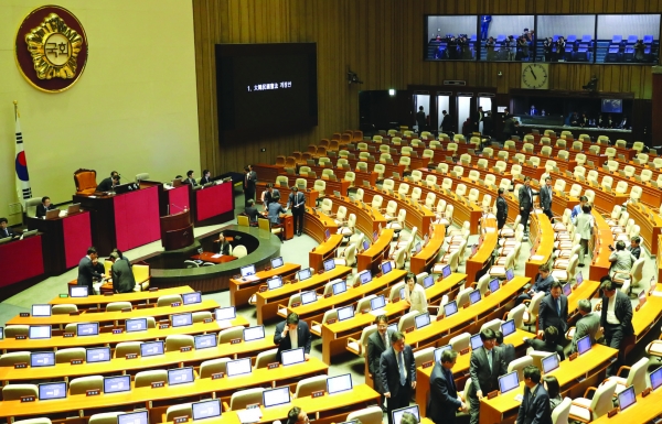 대통령 개헌안은 5월 14일 정족수 미달로 투표가 불성립되었다