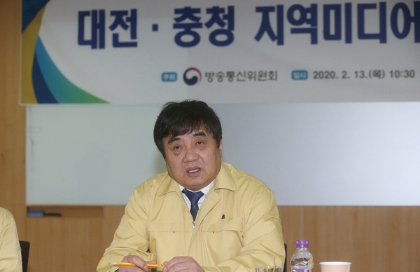 한상혁 방송통신위원장이 2월 13일 대전 시청자미디어센터에서 대전·충청지역 지역미디어 정책 간담회를 하는 모습.