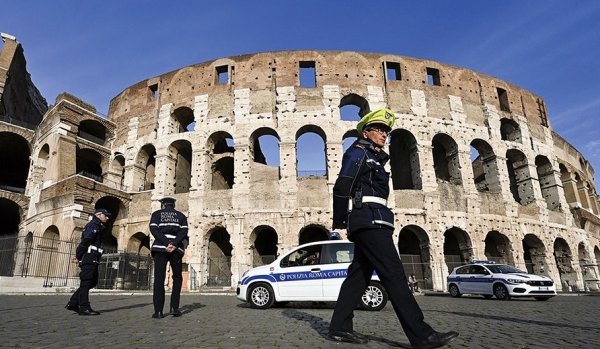 이탈리아는 중세 페스트 이후 21세기에 또 다시 중국발 바이러스에 공격을 받고 있다. 사진은 관광객 발길 끊긴 로마 콜로세움.