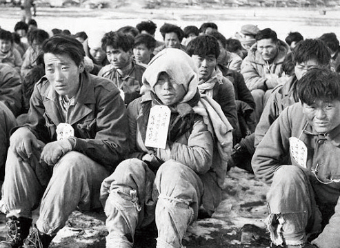 1951년 12월 전남 담양에서 잡힌 빨치산과 부역자들. 좌익 사상적 그림자는 현대 대한민국을 뒤덮고 있다.