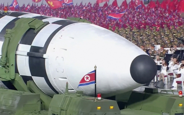 대기권 재진입 기술을 확보한 것으로 보이는 북한의 대륙간탄도미사일 탄두 부분. / 연합