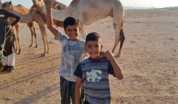 와디럼 사막에서 만난 요르단의 아이들.