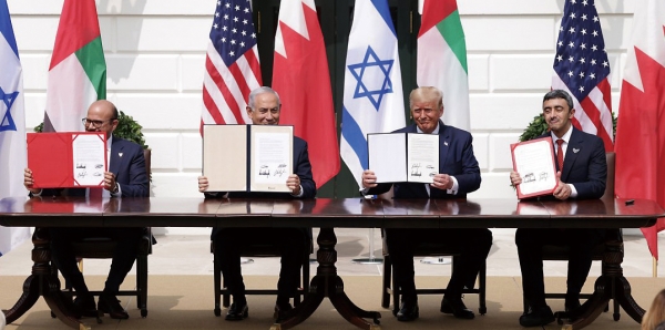 2020년 9월 15일 미국 트럼프 대통령 중재로 이스라엘은 바레인, 아랍에미레이트(UAE)와 정식 외교관계를 수립하는 아브라함 협정을 체결했다. / 연합