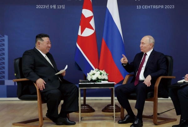 러시아를 방문 중인 김정은 북한 국무위원장이 지난 9월 13일 푸틴 러시아 대통령과 회담을 했다고 조선중앙TV가 14일 보도했다. / 연합