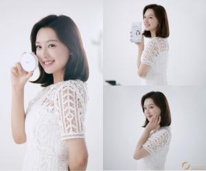 김지원 광고 비하인드컷, 물 오른 청순미모에 샤샤샤
