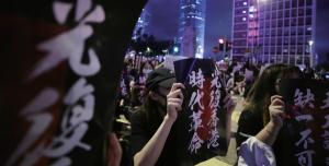 시진핑, 홍콩 품을 수 있을까?  중국 공산당, 시장 통제 목적으로 개입한 게 화근